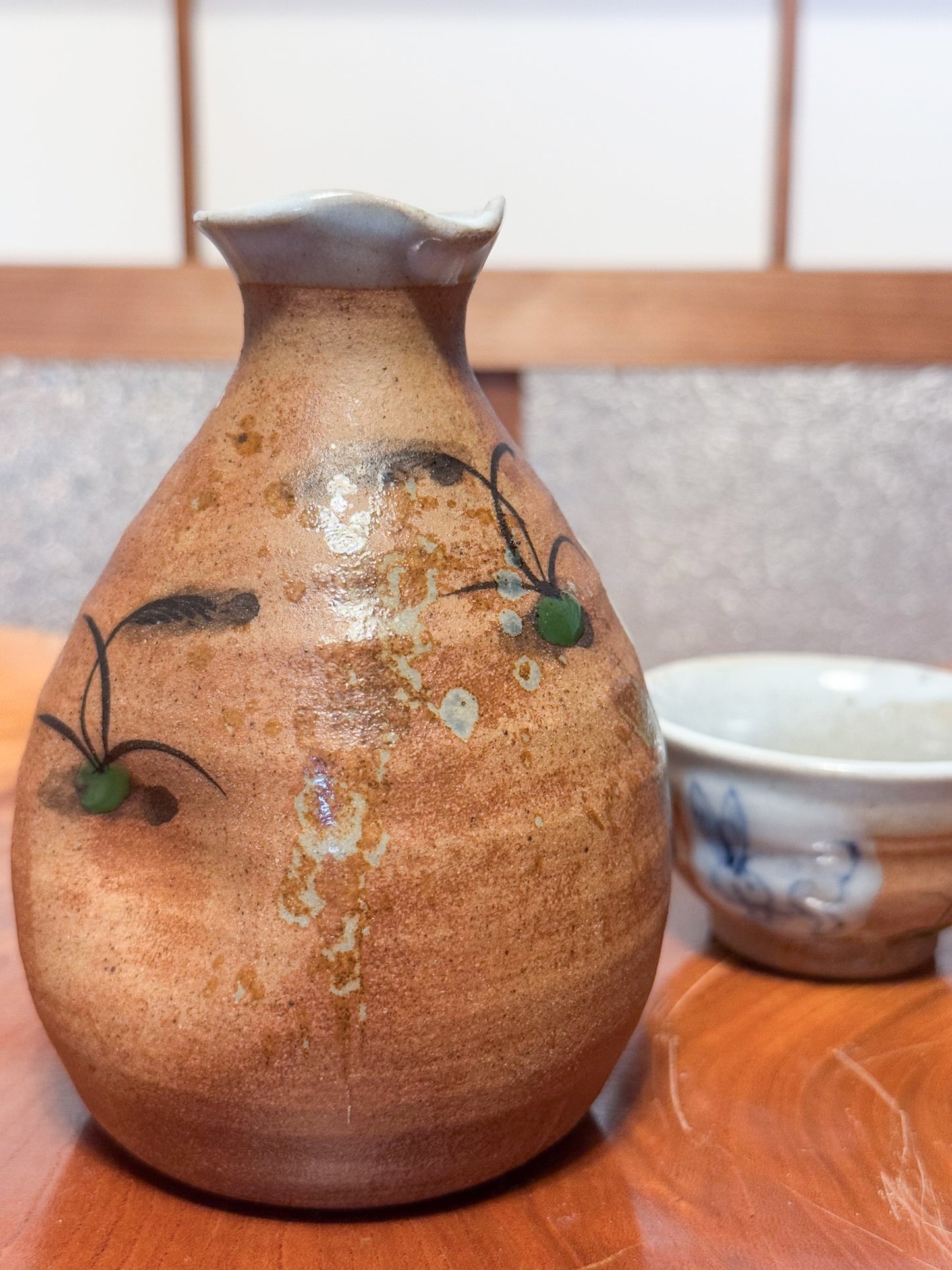 Céramique japonaise, Flacon à sake et tasse lapin