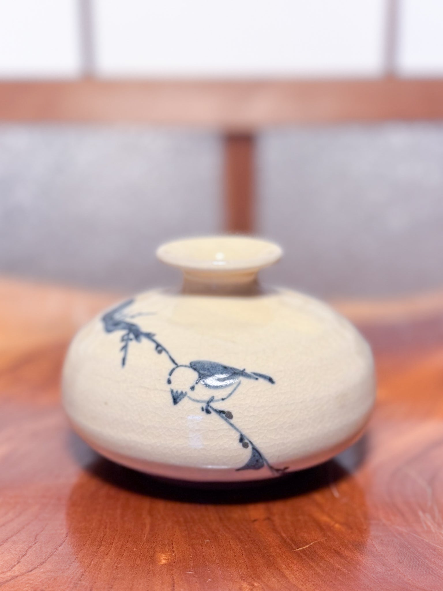 vase en céramique japonaise motif bleu oiseau sur une branche