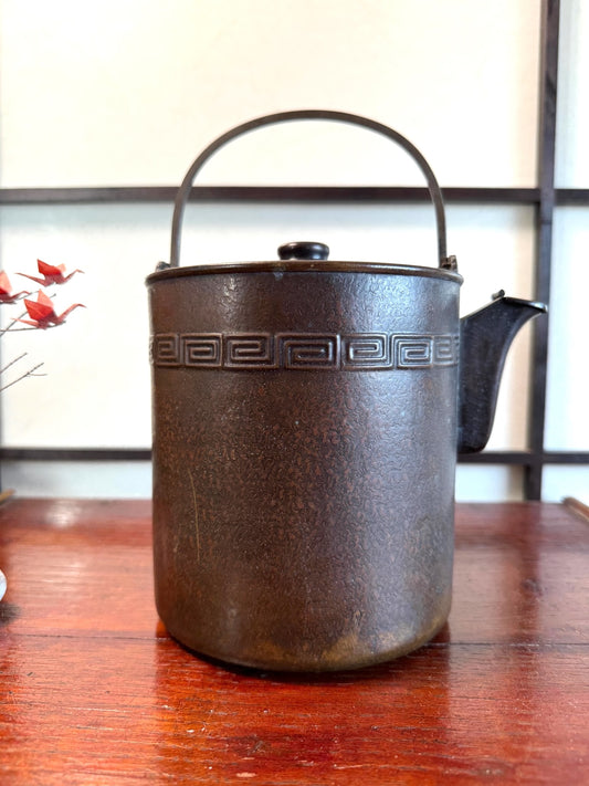 pot à eau traditionnel japonais en cuivre avec ses deux couvercles