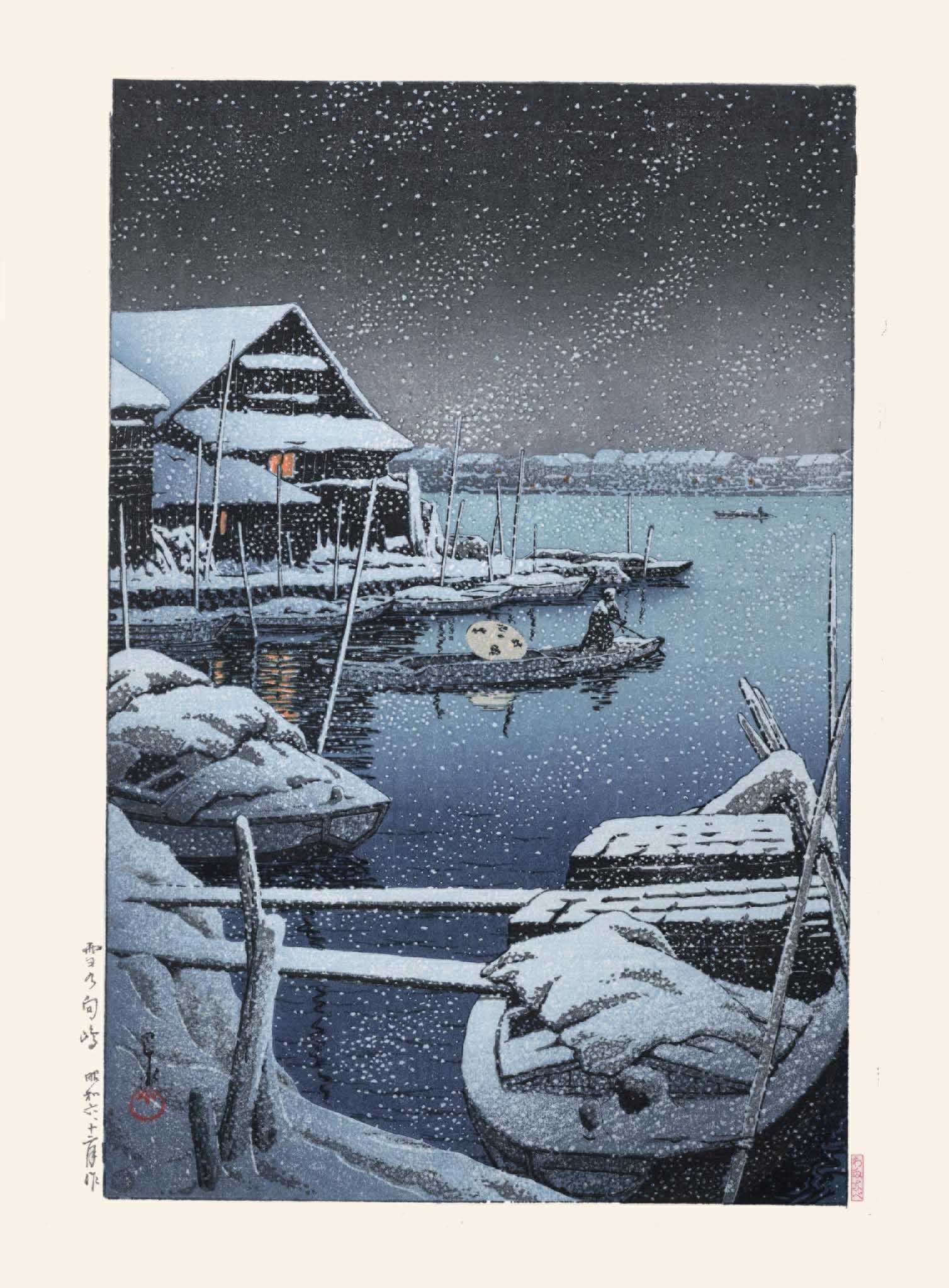 Estampe japonaise d'un paysage sous la neige, sur une rivière avec des barques en hiver, la nuit