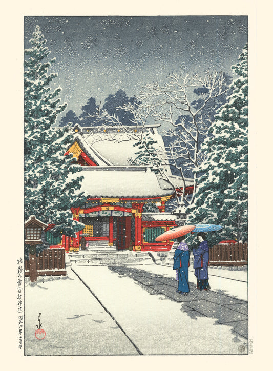 Estampe japonaise en hiver sous la neige, temple rouge dans le fond, devant deux japonaises en habit traditionnel sous parapluie.