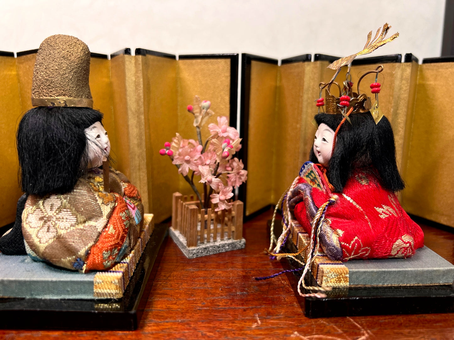 Poupée Japonaise Traditionnelle Kimekomi | Couple Hinamatsuri | Empereur et Impératrice| vue de profil