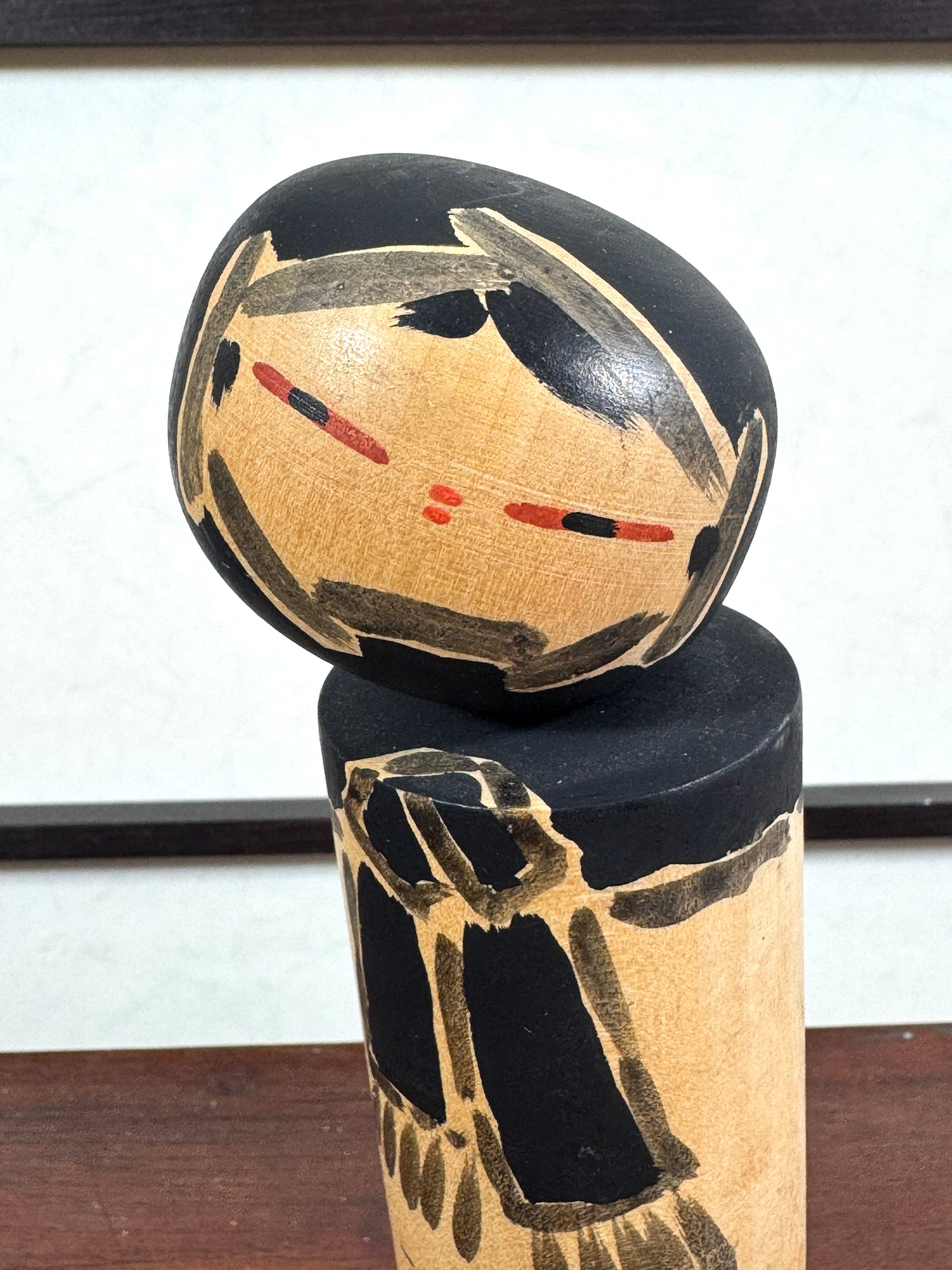 Kokeshi Vintage de Kiyohara Takao sumie a l’echarpe noire Visage