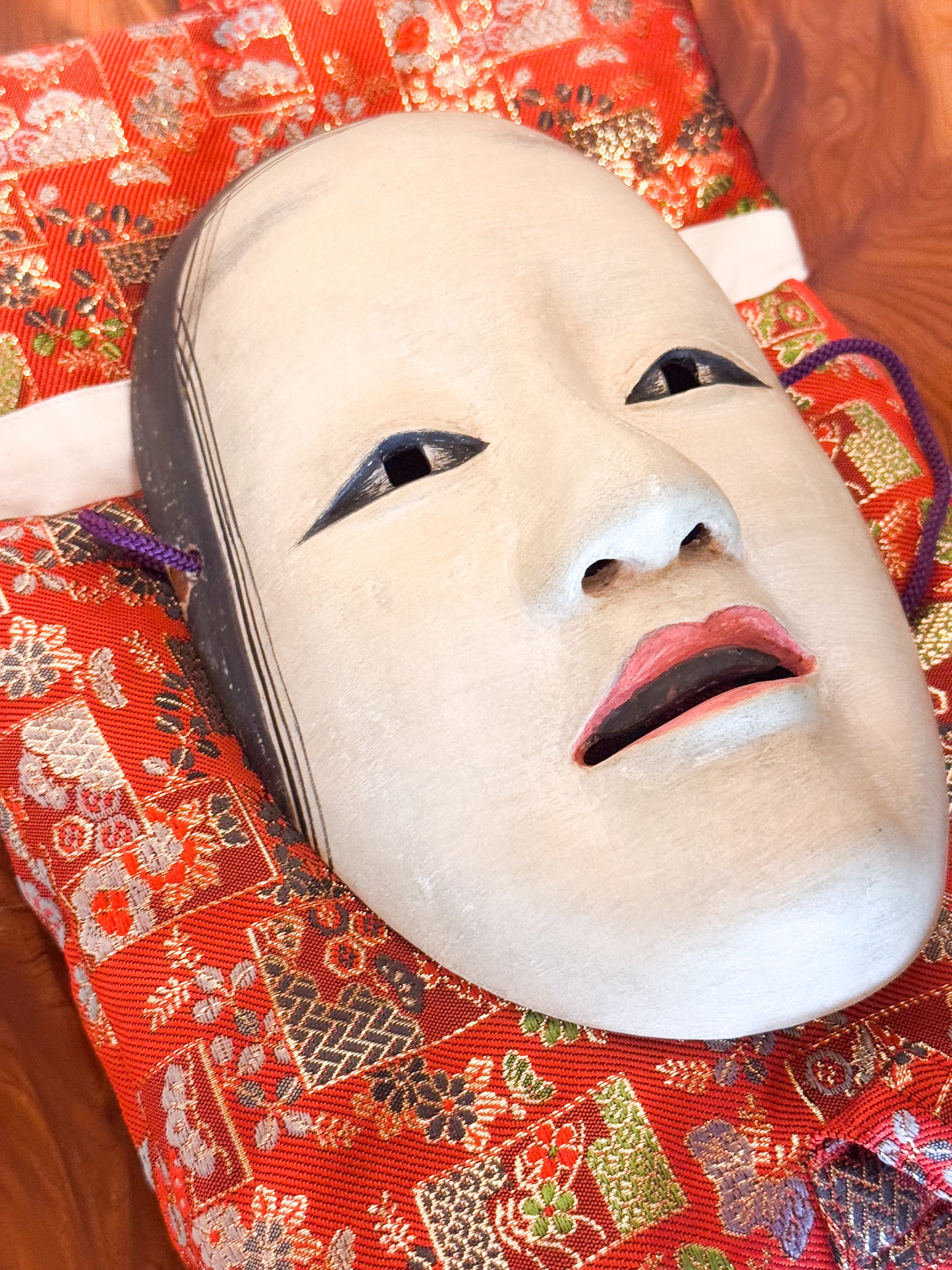 masque de théatre No Ko-Omoté, vu de 3/4