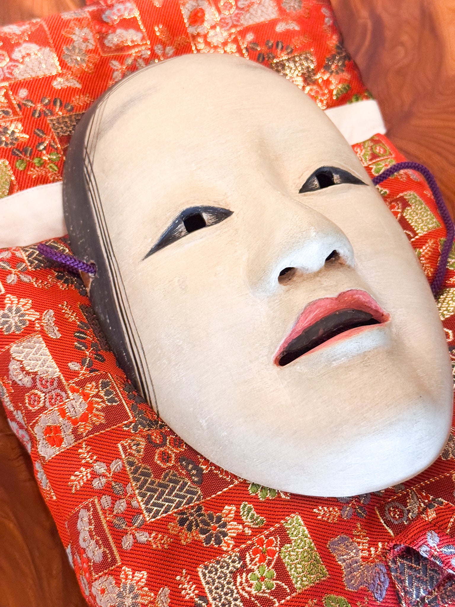masque de théatre No Ko-Omoté, vu de 3/4