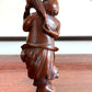 dieu du bonheur japonais Ebisu en bois, vu de dos