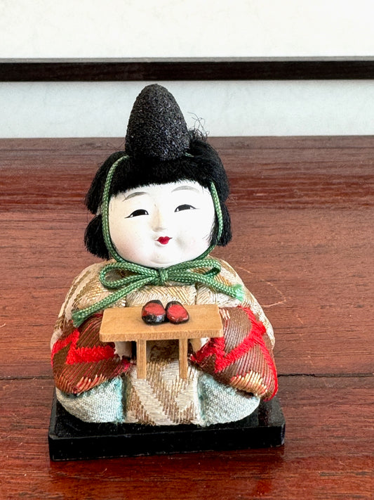 poupée japonaise kimekomi miniature porteur de chaussures