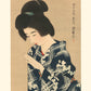 estampe japonaise tirage fine art de Shinsui Ito, beauté en kimono bleu se regardant les mains