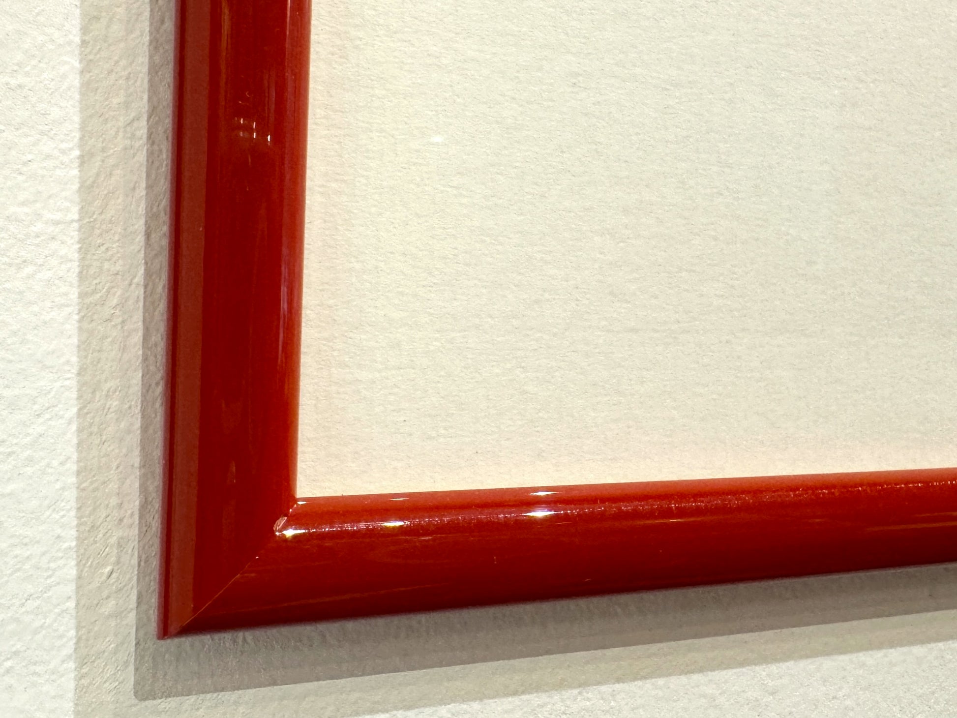 angle du cadre rouge laqué
