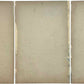 estampe japonaise en triptyque de Chikanobu, série Outer Chiyoda Palace, une foule agitée se précipite à la distribution de parapluie, au loin une pièce de théatre Nô sans spectateur, le verso du triptyque