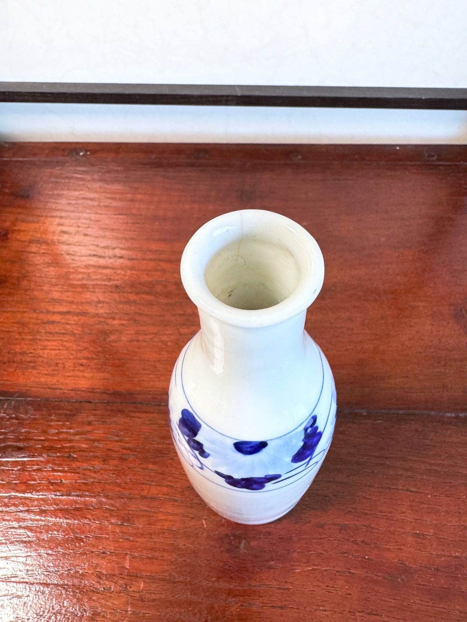 bouteille saké fleurs bleues céramique blanche goulot