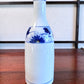 bouteille saké fleurs bleues céramique blanche 