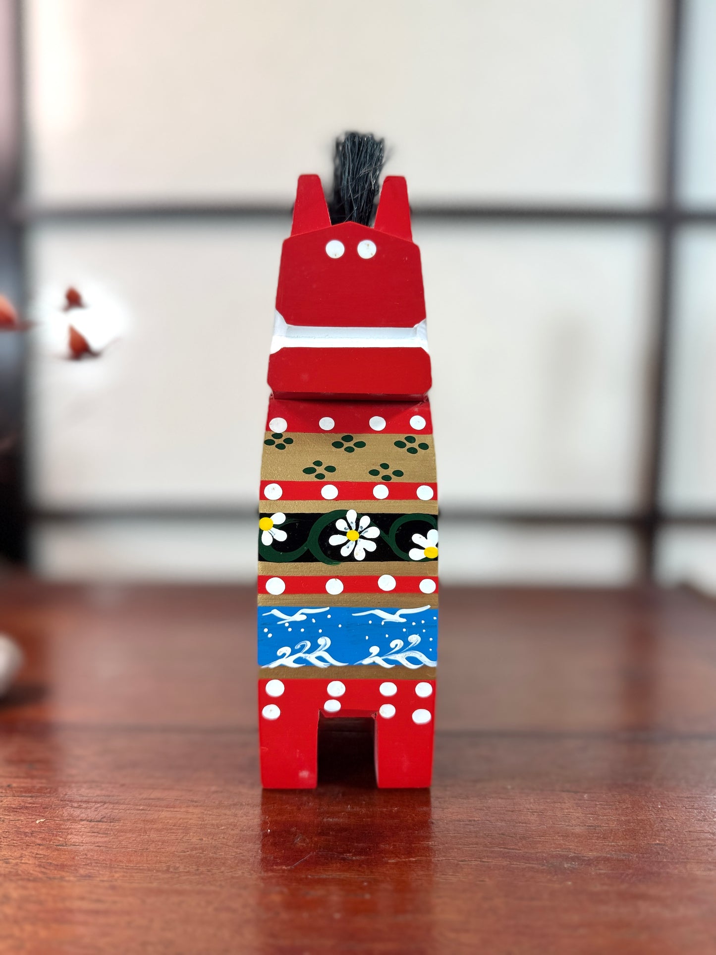 cheval traditionnel japonais yawata rouge motifs vague détail de face