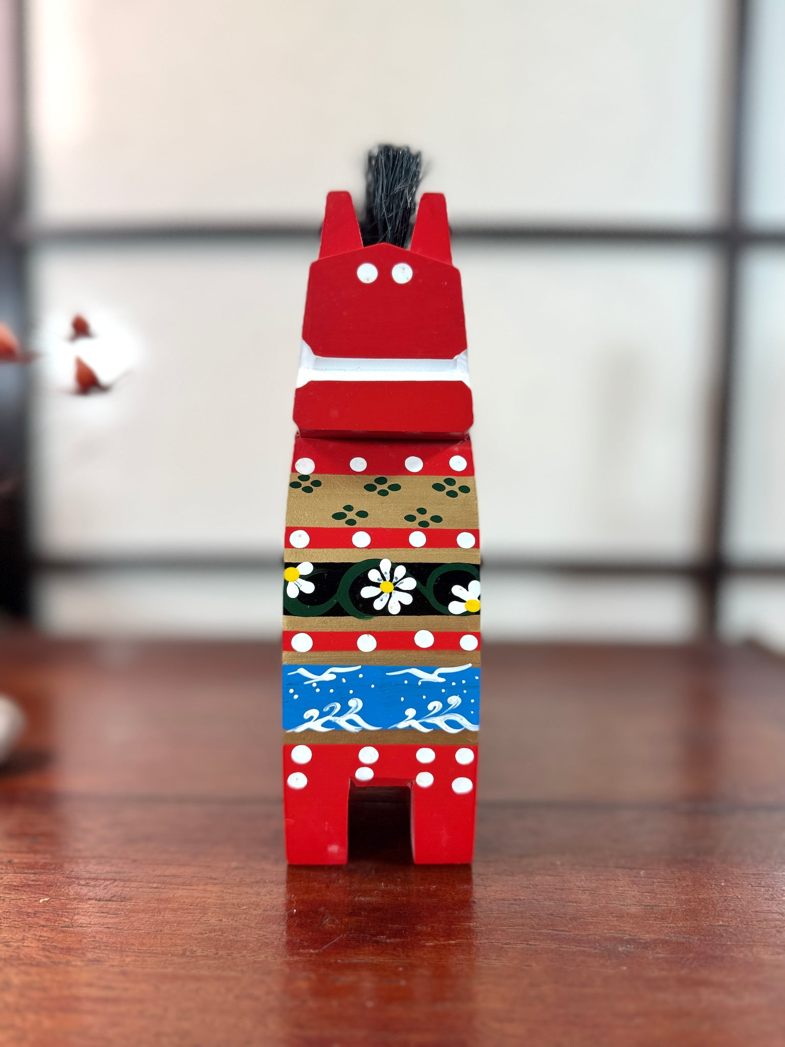 cheval traditionnel japonais yawata rouge motifs vague détail de face