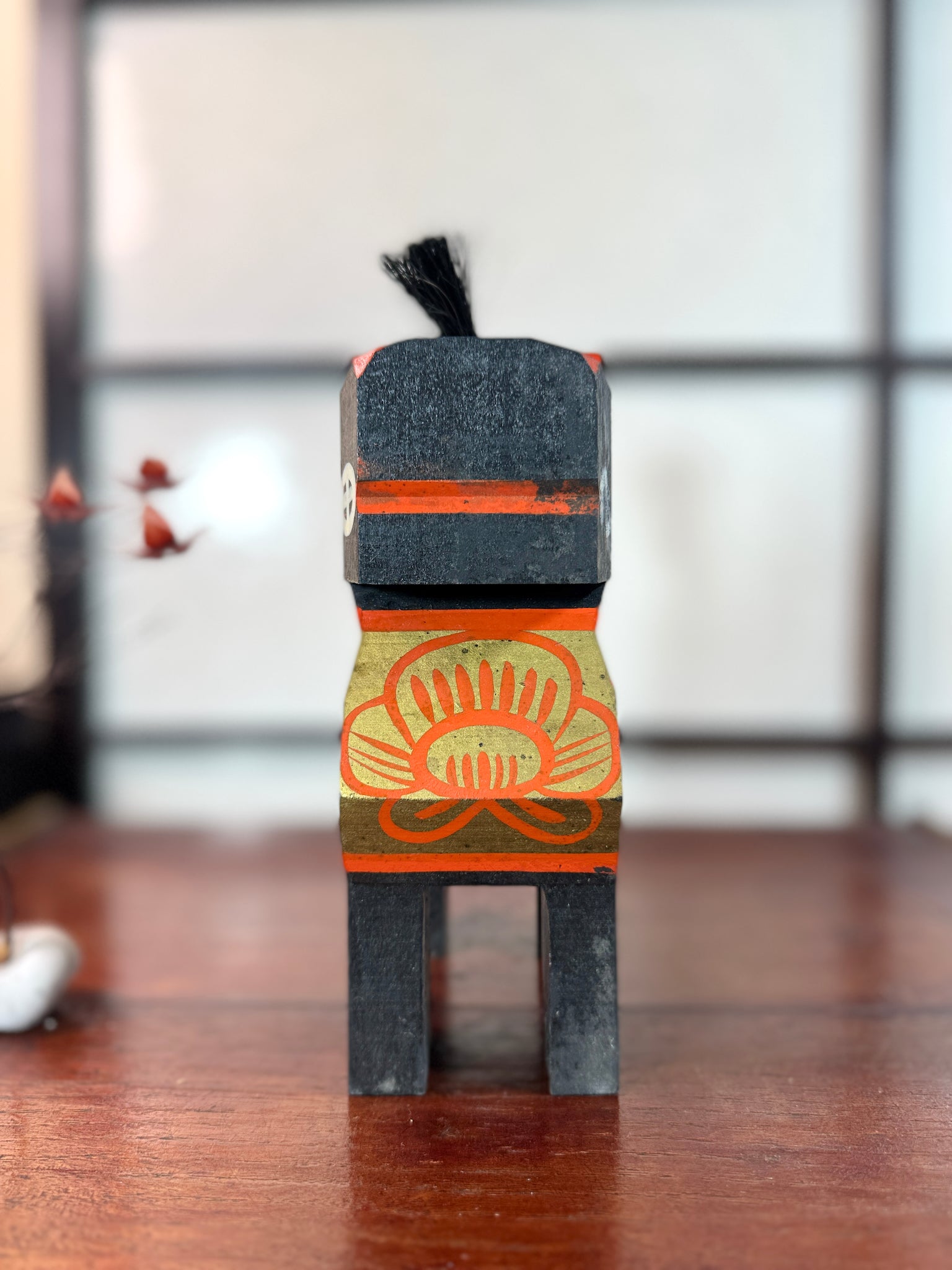 cheval miharu traditionnel japonais noir motifs poitrail