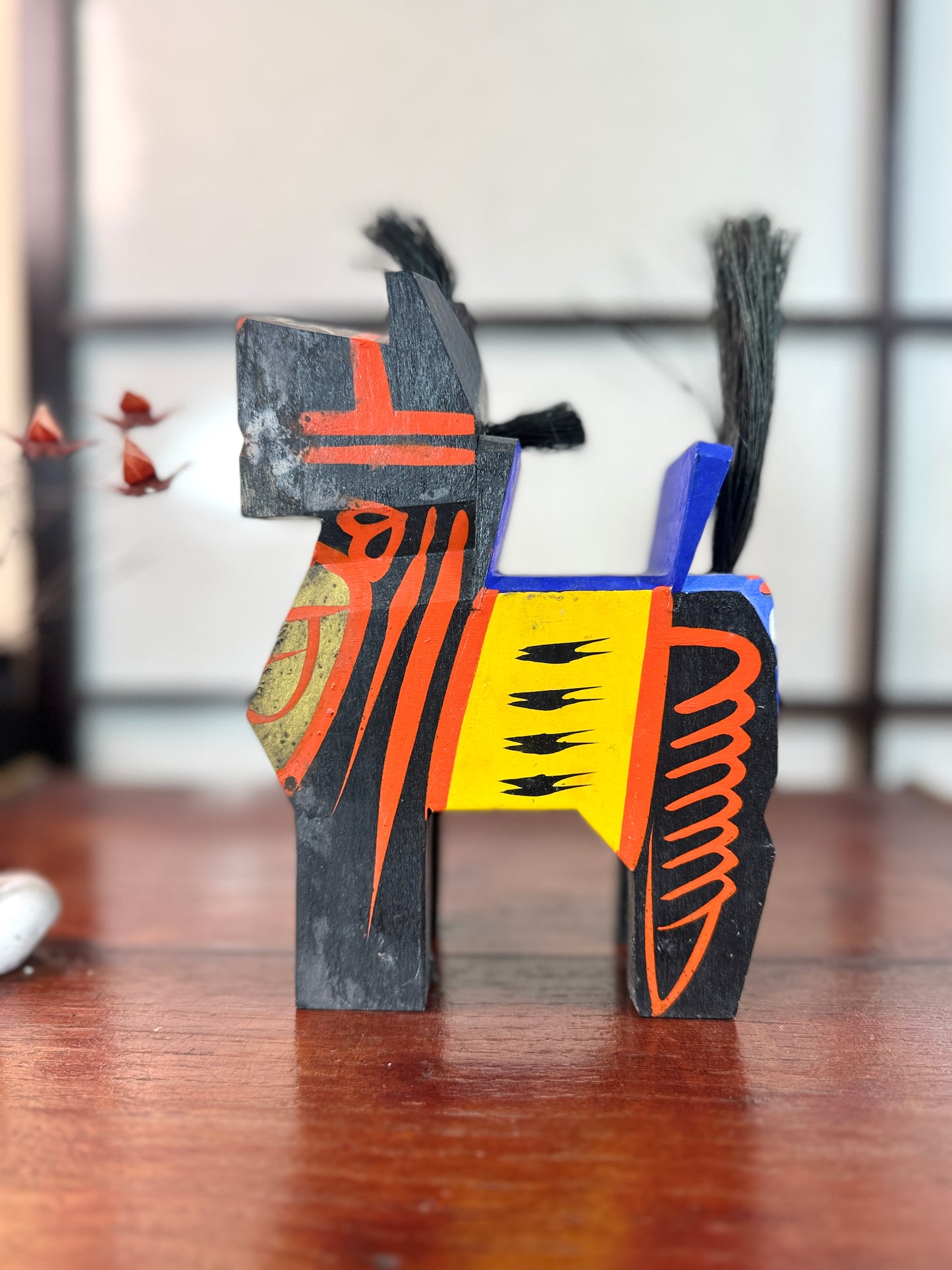 cheval miharu traditionnel japonais noir profil gauche