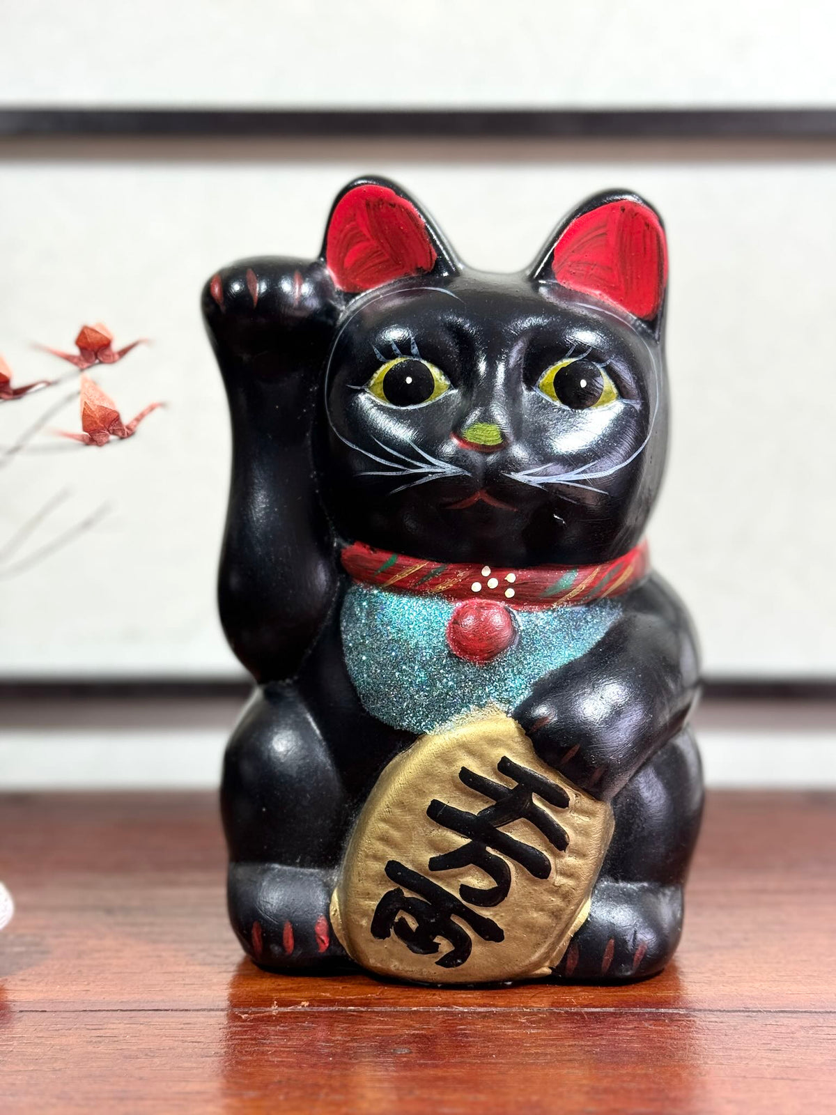 Chat japonais maneki neko noir de 21 cm
