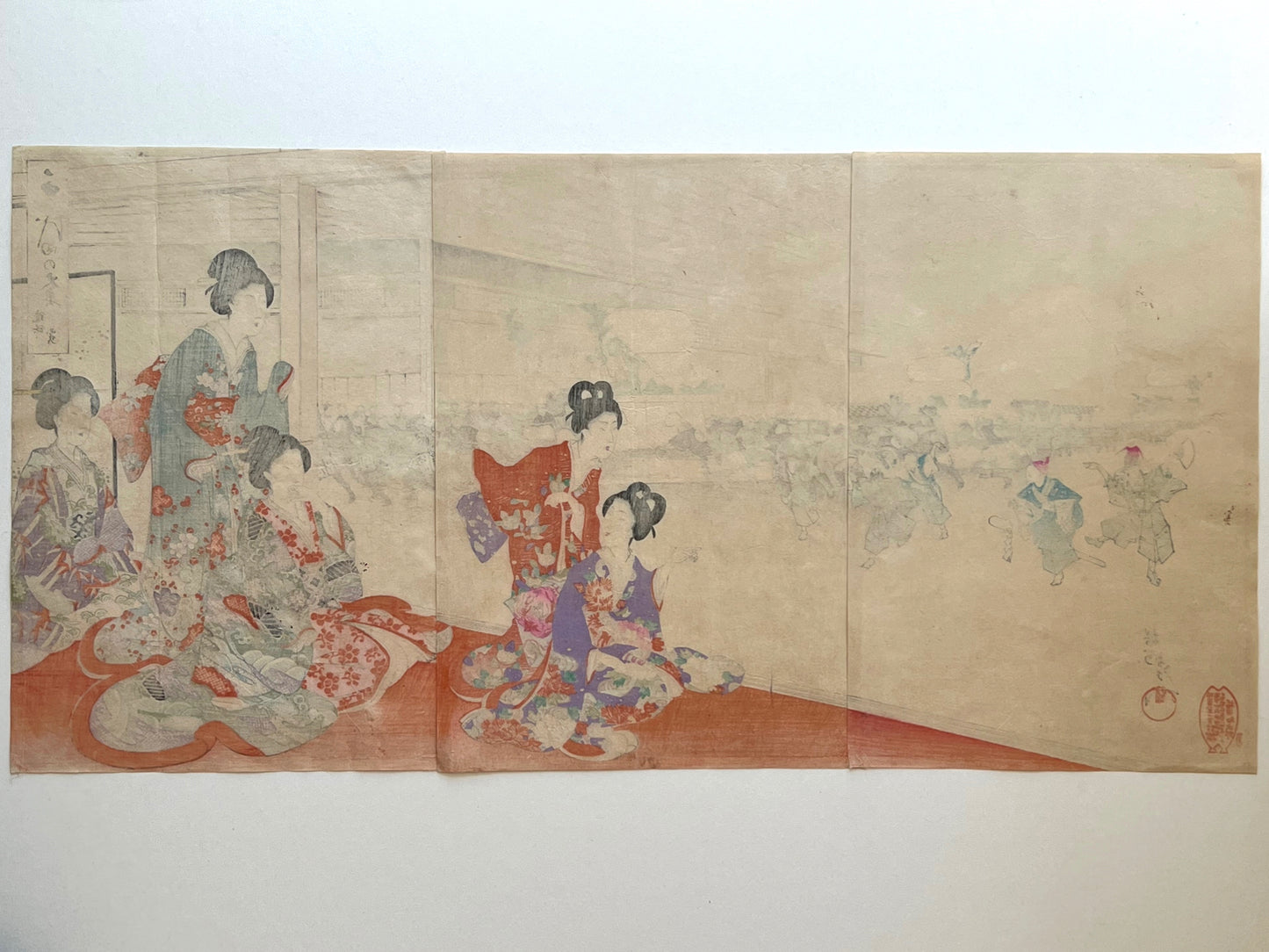 Estampe japonaise triptyque de Chikanobu, kimono tissu motifs multicolore, fleurs prunier, dos estampe