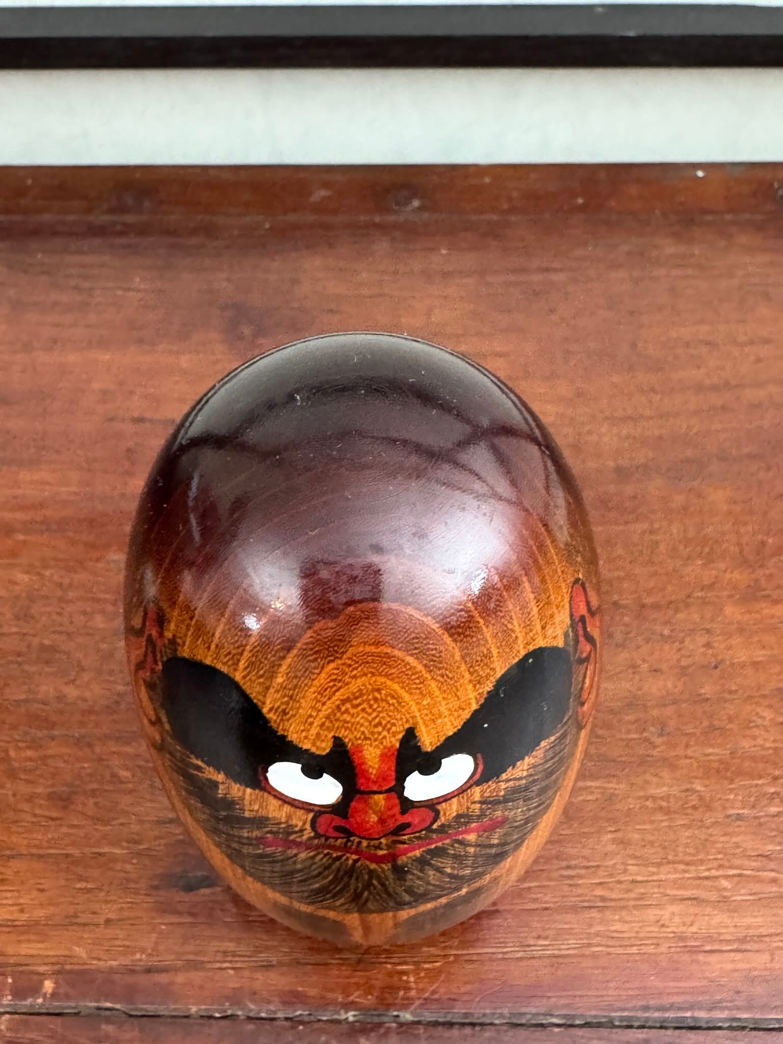 Daruma en bois venant du temple zuiganji a matsushima, vue dessus