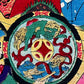 estampe japonaise en crêpe très colorée , festival chateau Mont fuji, détail d'un tambour japonais décoré de chien de Fo
