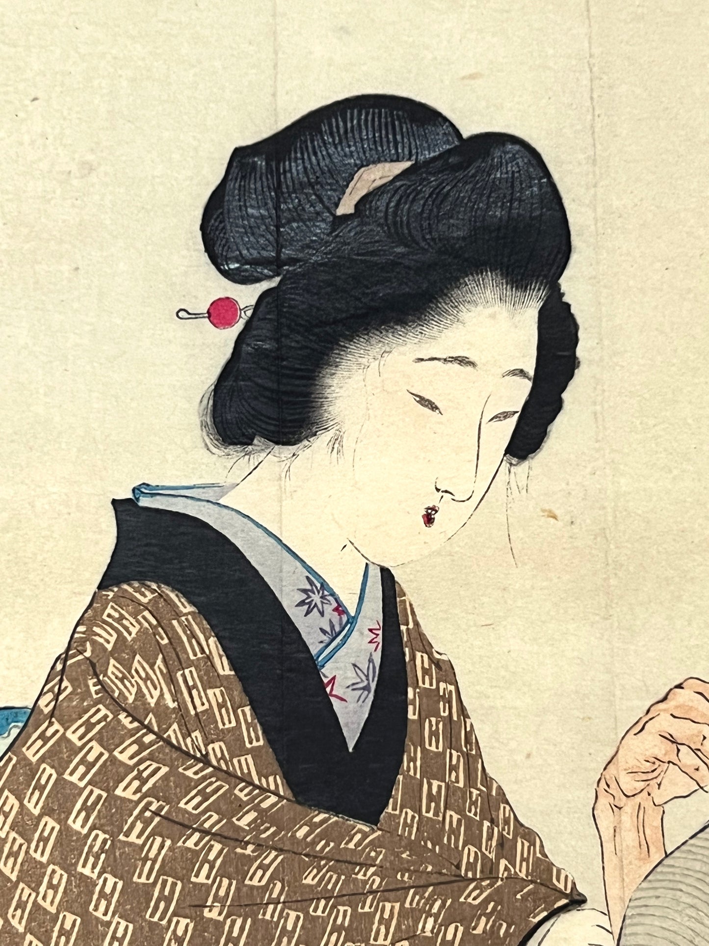 estampe japonaise couple discutant un nuit de pleine lune, la femme en kimono