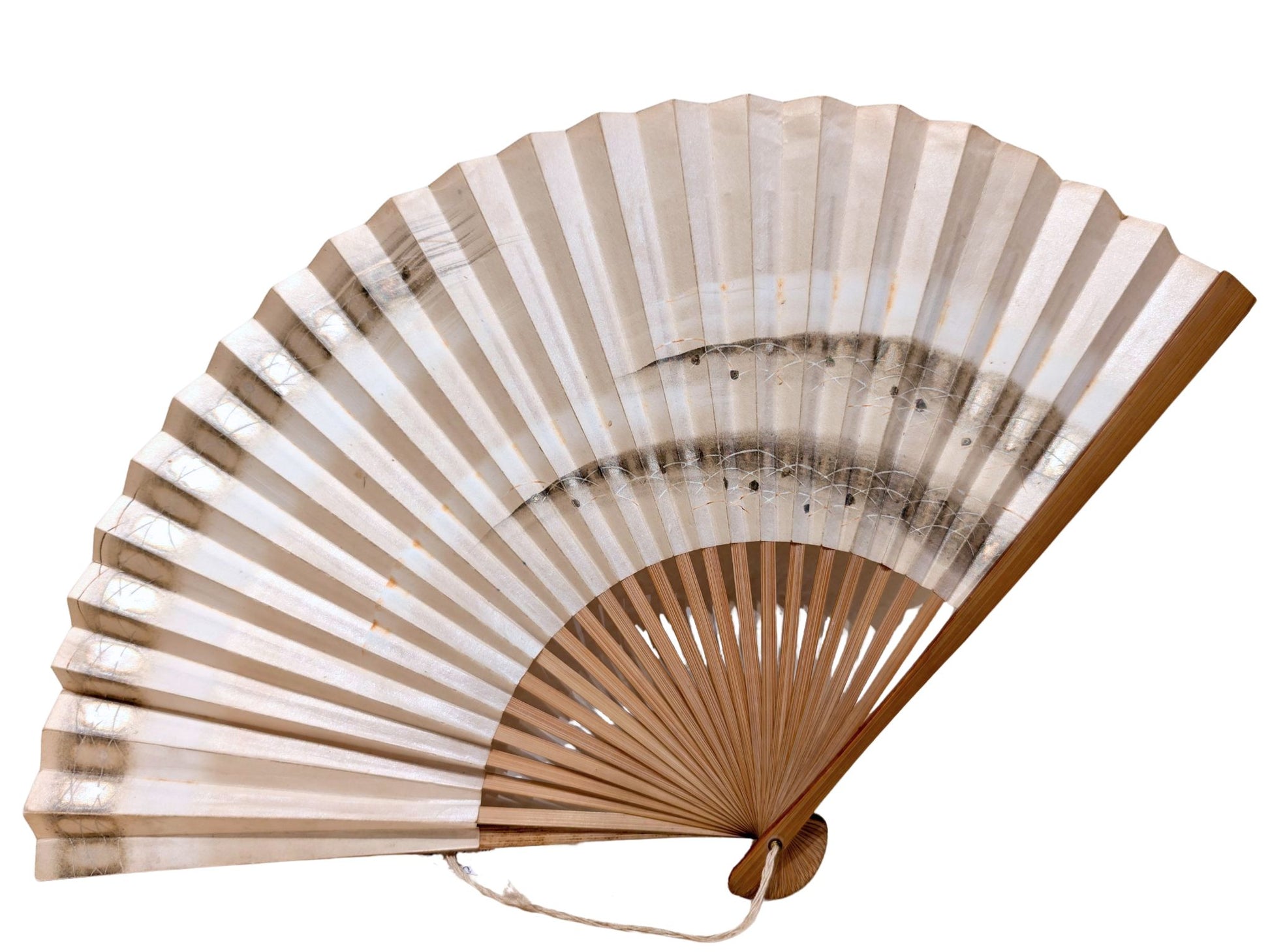éventail japonais ancien en papier ivoire avec reflets taupe et dorés, recto
