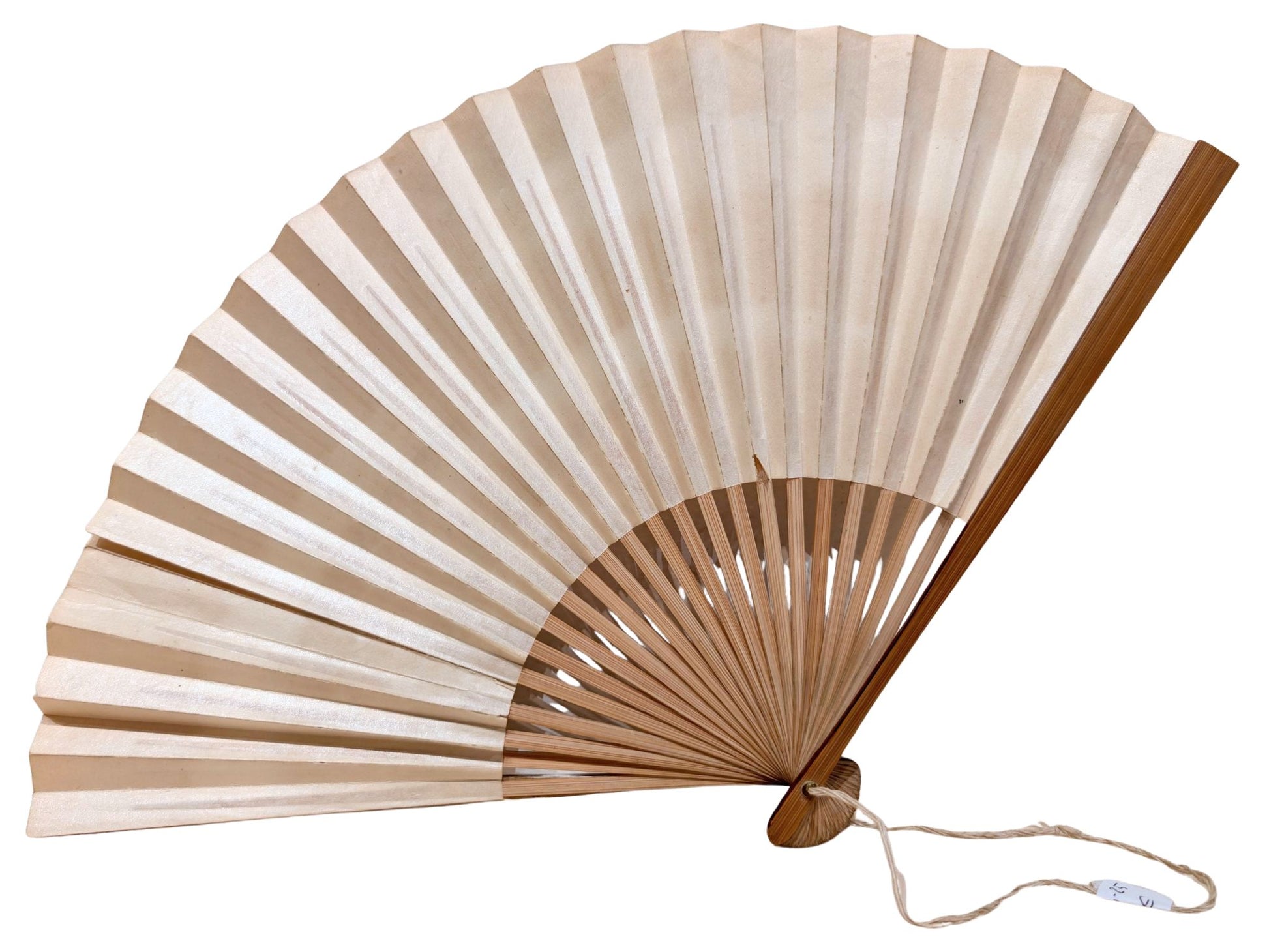éventail japonais ancien en papier ivoire avec reflets taupe et dorés, verso ivoire