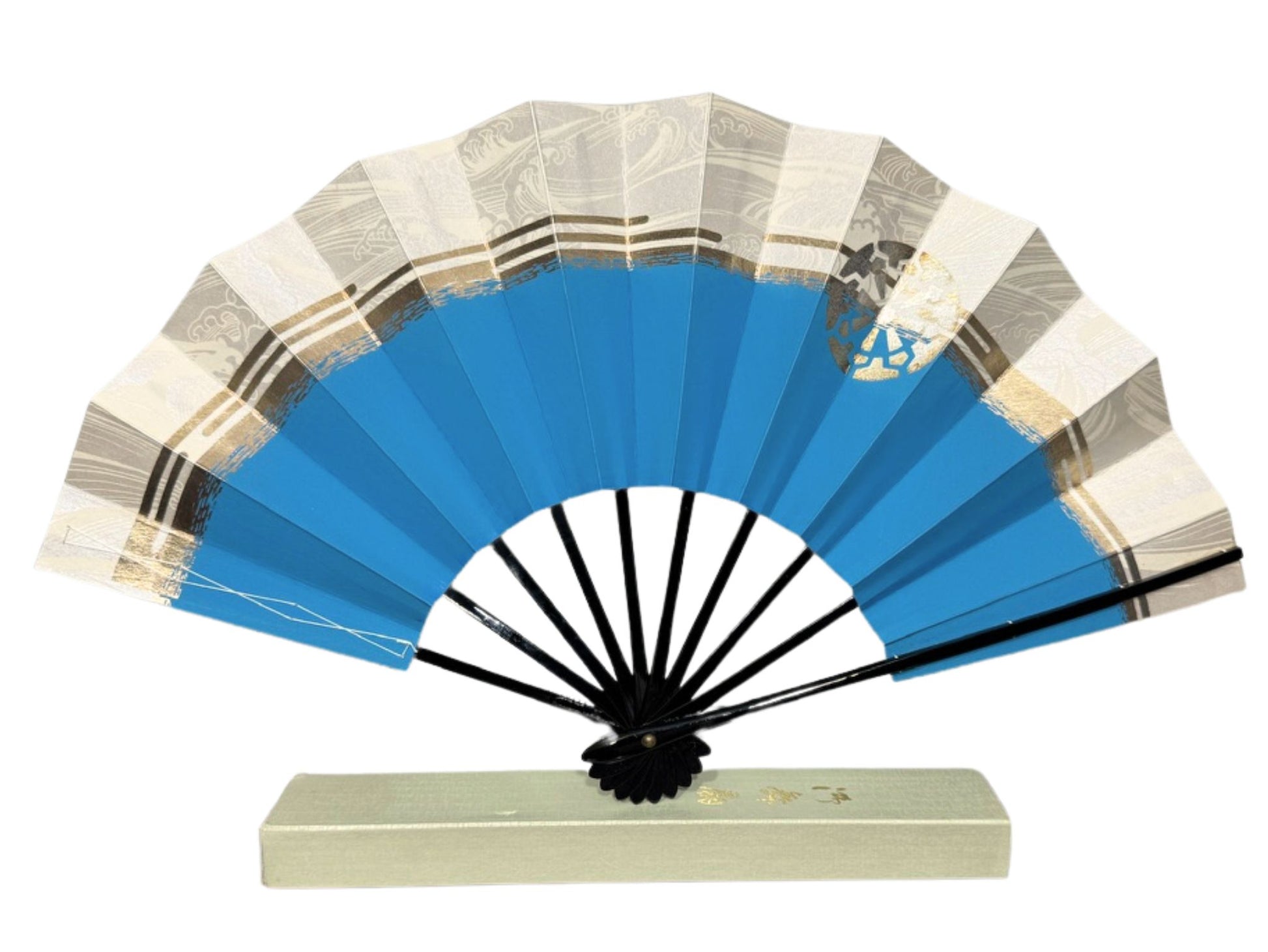 éventail japonais bleu, beige et or au motif de vague, sur sa boite