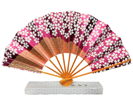 eventail japonais fond rose metallique motif fleurs de cerisier et seigaiha sur sa boite
