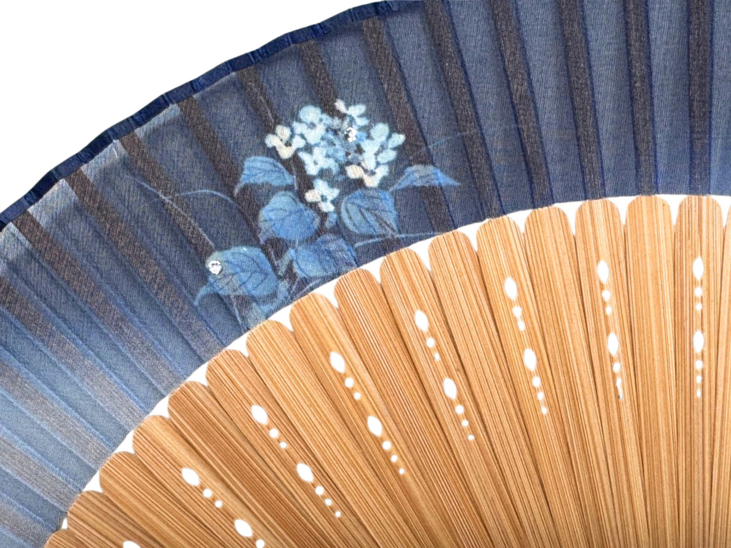 Éventail Traditionnel Japonais motif de fleurs bleues