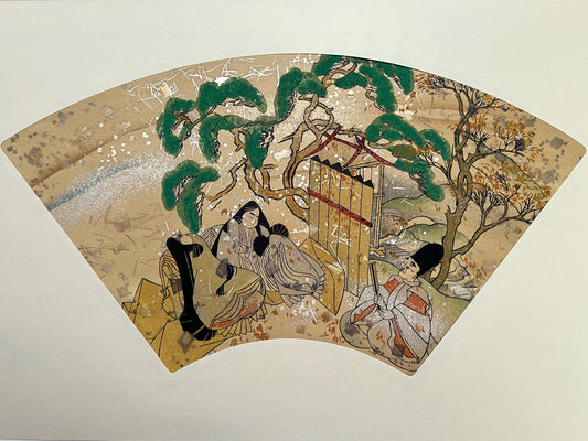 Estampe japonaise en forme d'éventail parsemée de fragments d'or et d'argent, deux femmes et un homme chantent, assis près d'un pin japonais, à côté de la clôture d'un petit sanctuaire en bois, l'une joue du tambour, série sutra du lotus.