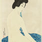 estampe japonaise femme nue de dos assise se retournant légèrement, une serviette suspendue dans sa bouche, cheveux relevé laissant voir sa nuque