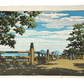 estampe japonaise de Kawase Hasui, pèlerins à l'ombre des pins sur une terrasse du sanctuaire Konpira dans la province de Sanuki
