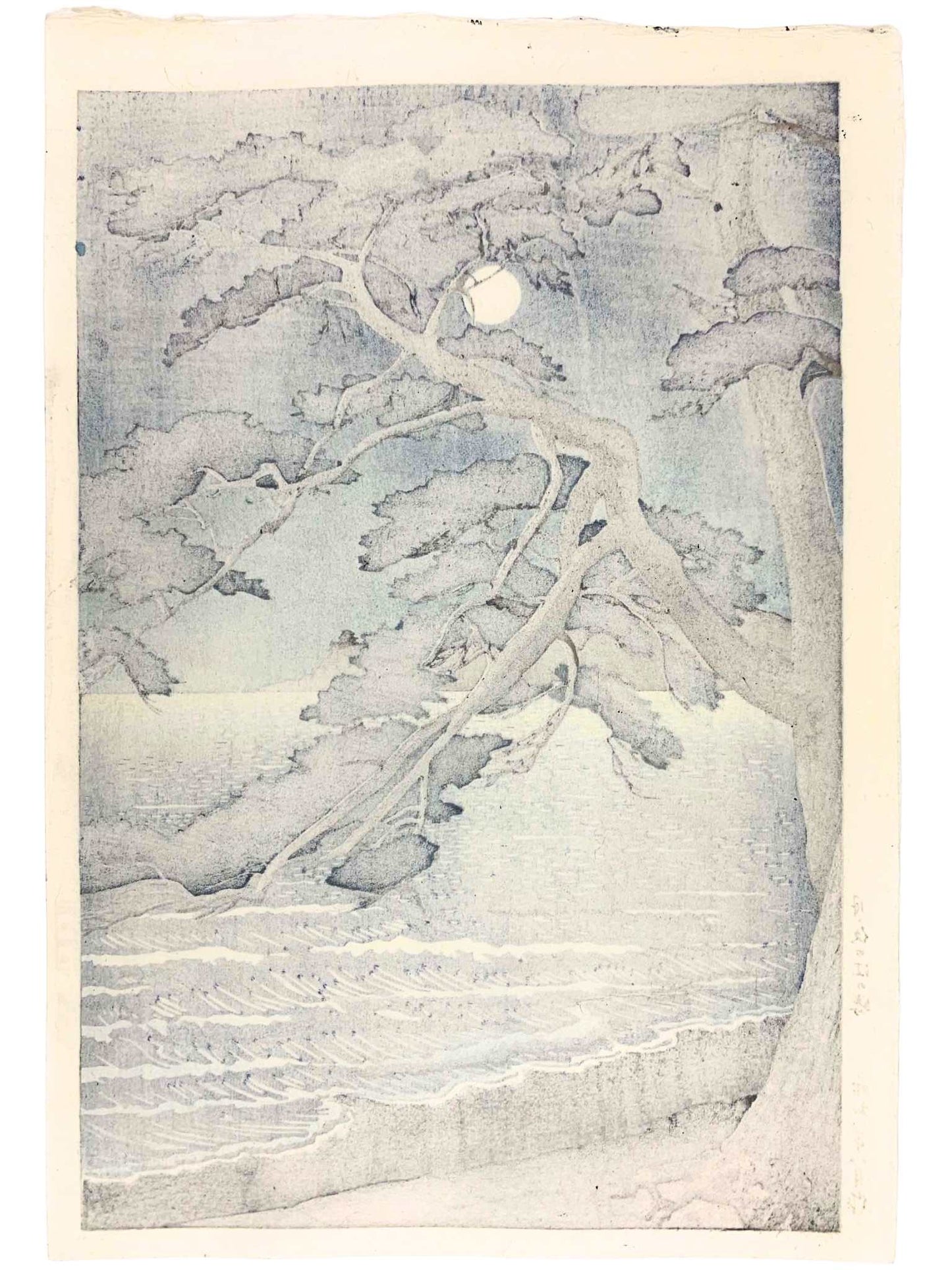 estampe japonaise de hasui kawase clair de lune sur la plage de enoshima  nuit bleue avec un pin en premier plan, le verso de l'estampe