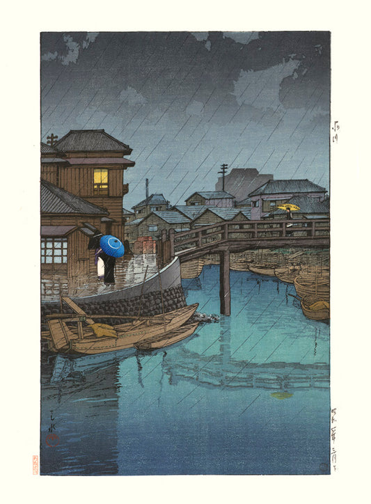 Estampe Japonaise d'un paysage de nuit sous la pluie, avec rivière et barques et personnage sous un parapluie. 
