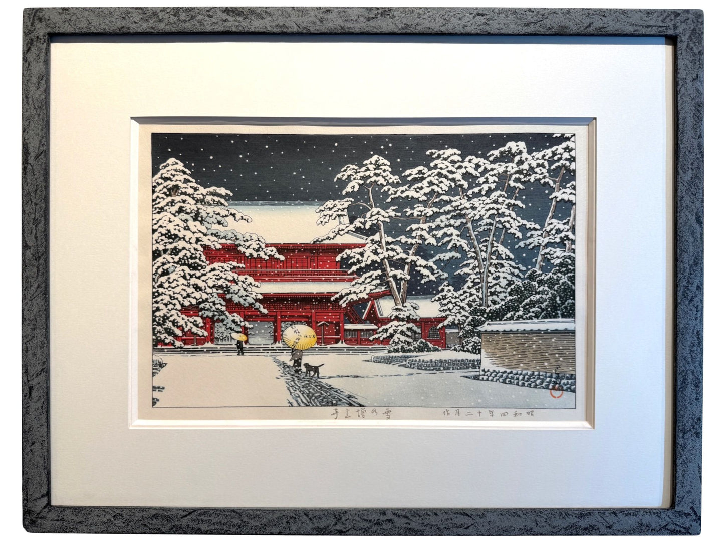 estampe japonaise encadrée la neige tombe la nuit sur le temple rouge