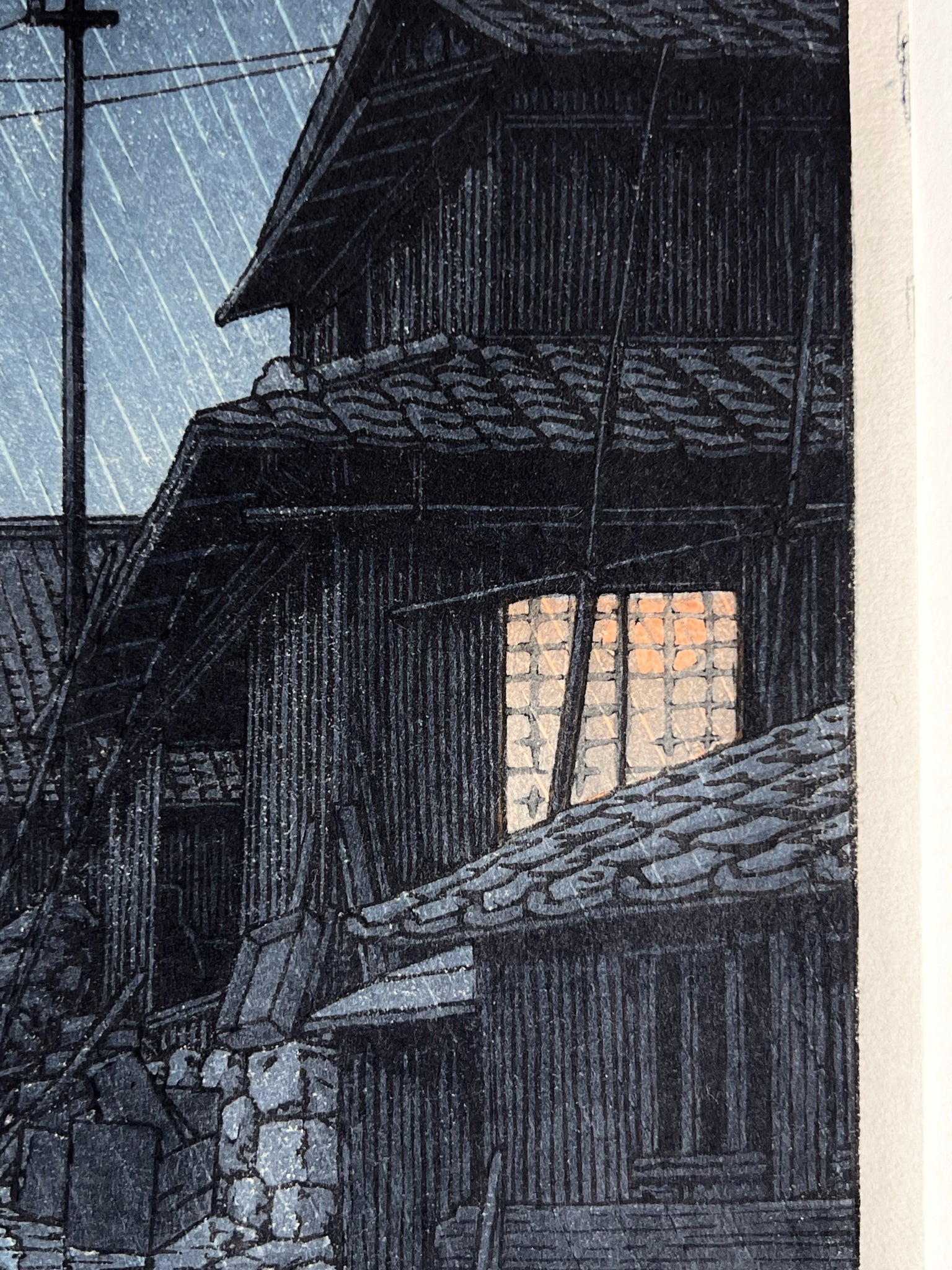 Estampe Japonaise Hasui soir de pluie à kawarako maisons allumées