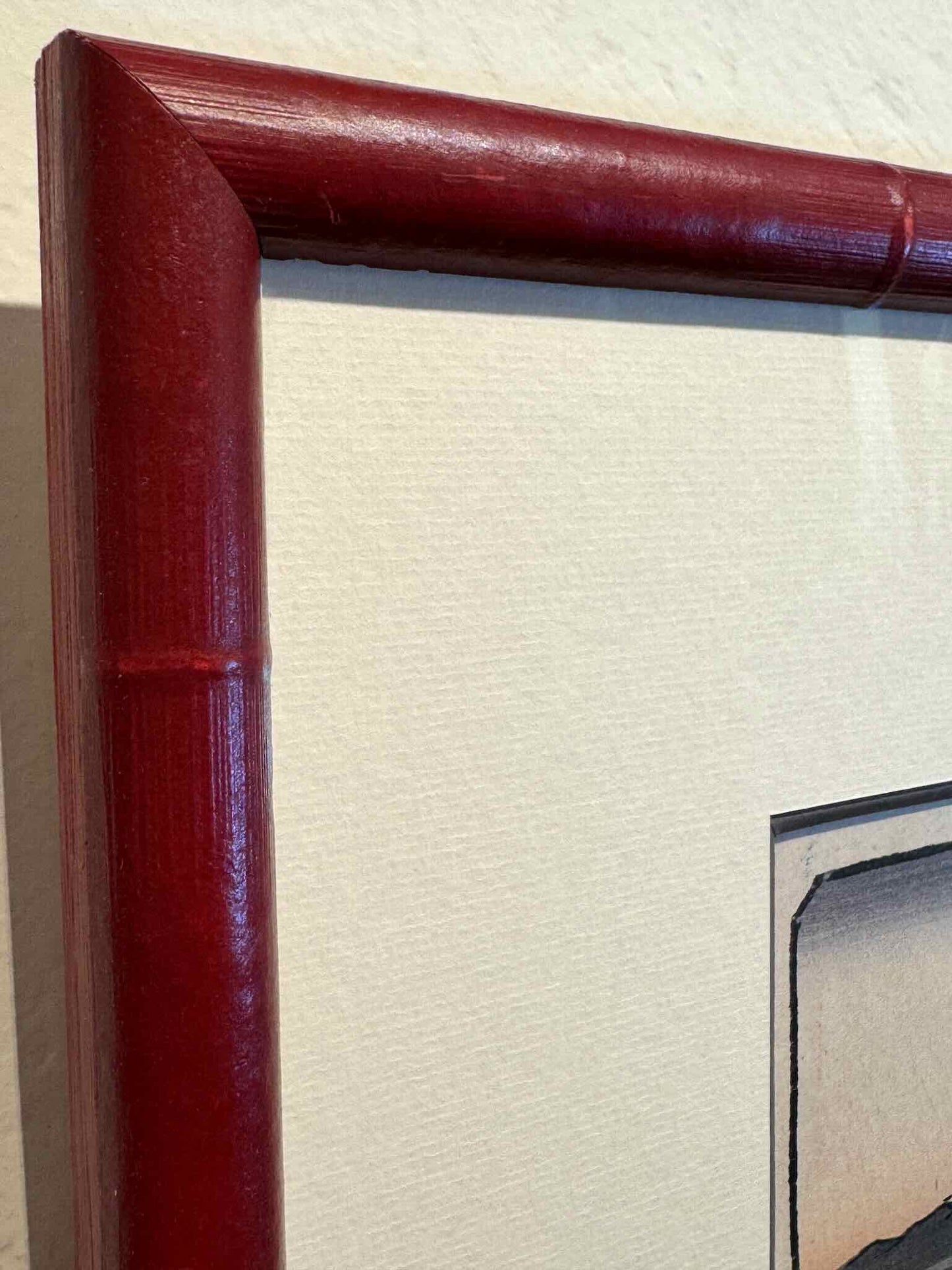 gros plan sur l'angle du cadre forme bambou rouge