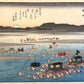 Estampe japonaise de Hiroshige, série Tokaido, des personnes traversent la rivière sur des chaises à porteur