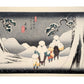 Estampe japonaise de Hiroshige représentant voyageurs et chevaux sur la route d'Oi sous la neige