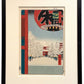 Estampe japonaise encadrée de Hiroshige représentant l’entrée du temple Kinryûzan (Sensô‑ji) sous la neige, avec une grande lanterne, avec pèlerins et pagode à Asakusa. Avec cadre noir