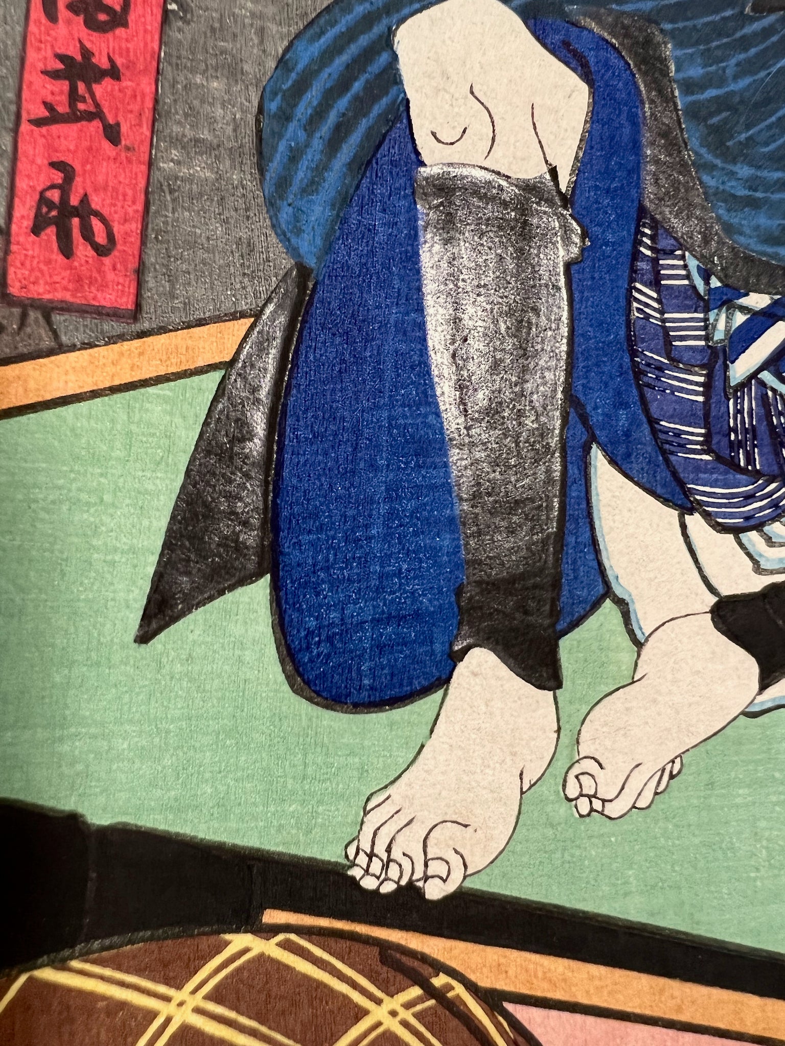 estampe japonaise de Hirosada, personnages se bouchant les oreilles une nuit d'orage avec éclairs, gros plan sur les pieds nus du seigneur
