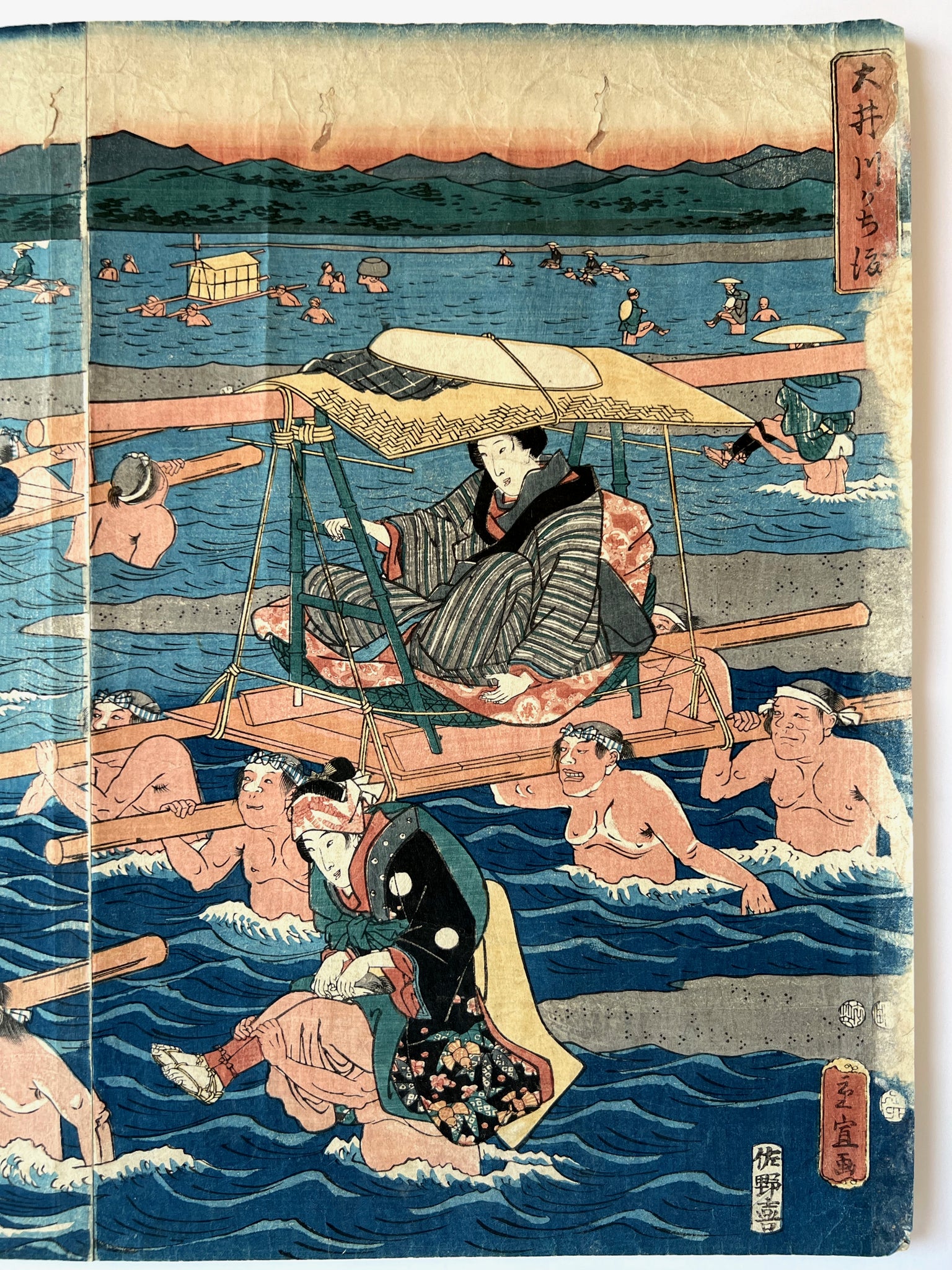 estampe japonaise traversée de rivière par femmes en kimono et leurs porteurs, traversée sur épaules et palanquin 