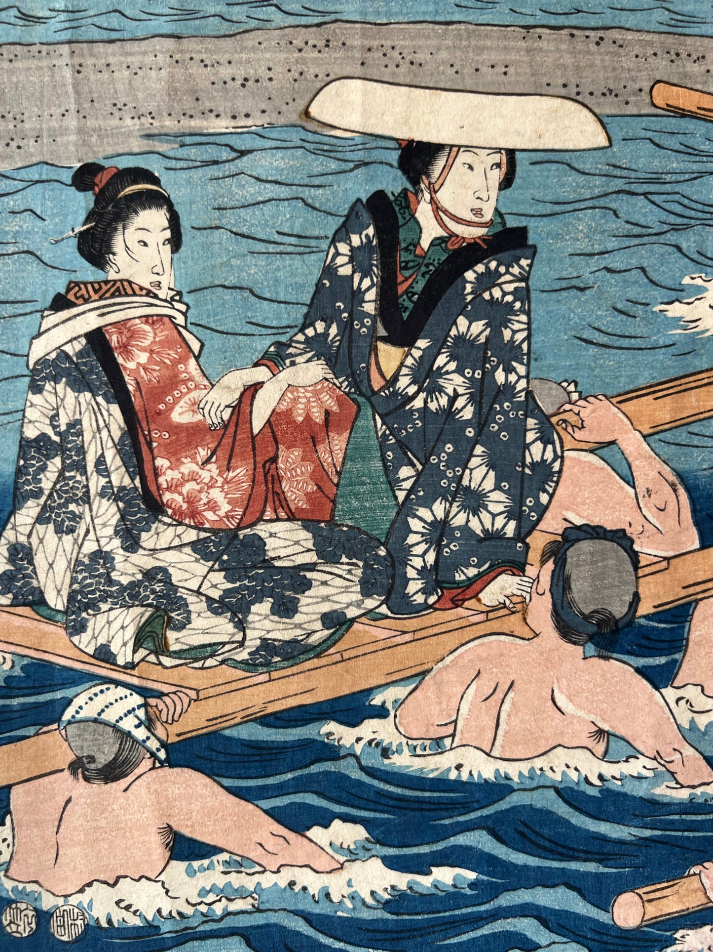 estampe japonaise traversée de rivière par femmes en kimono et leurs porteurs, deux courtisanes  chapeau kimonos colorés