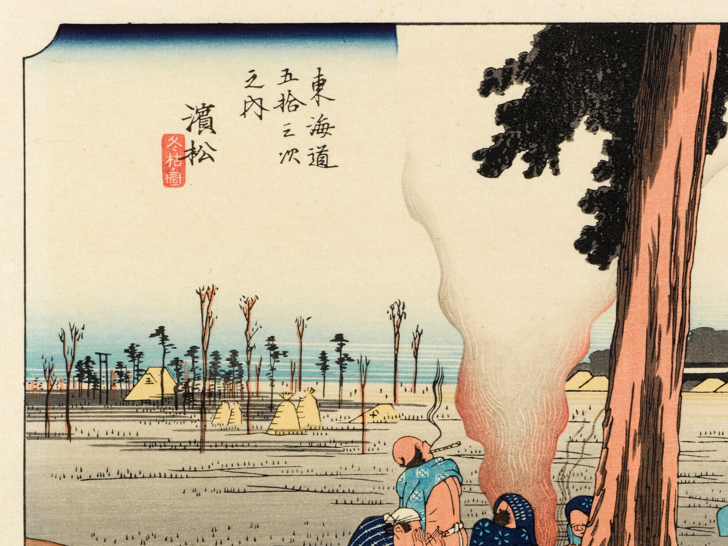 estampe japonaise de hiroshige grand tokaido des voyageurs font halte sous un pin, texte calligraphié et la mer au loin