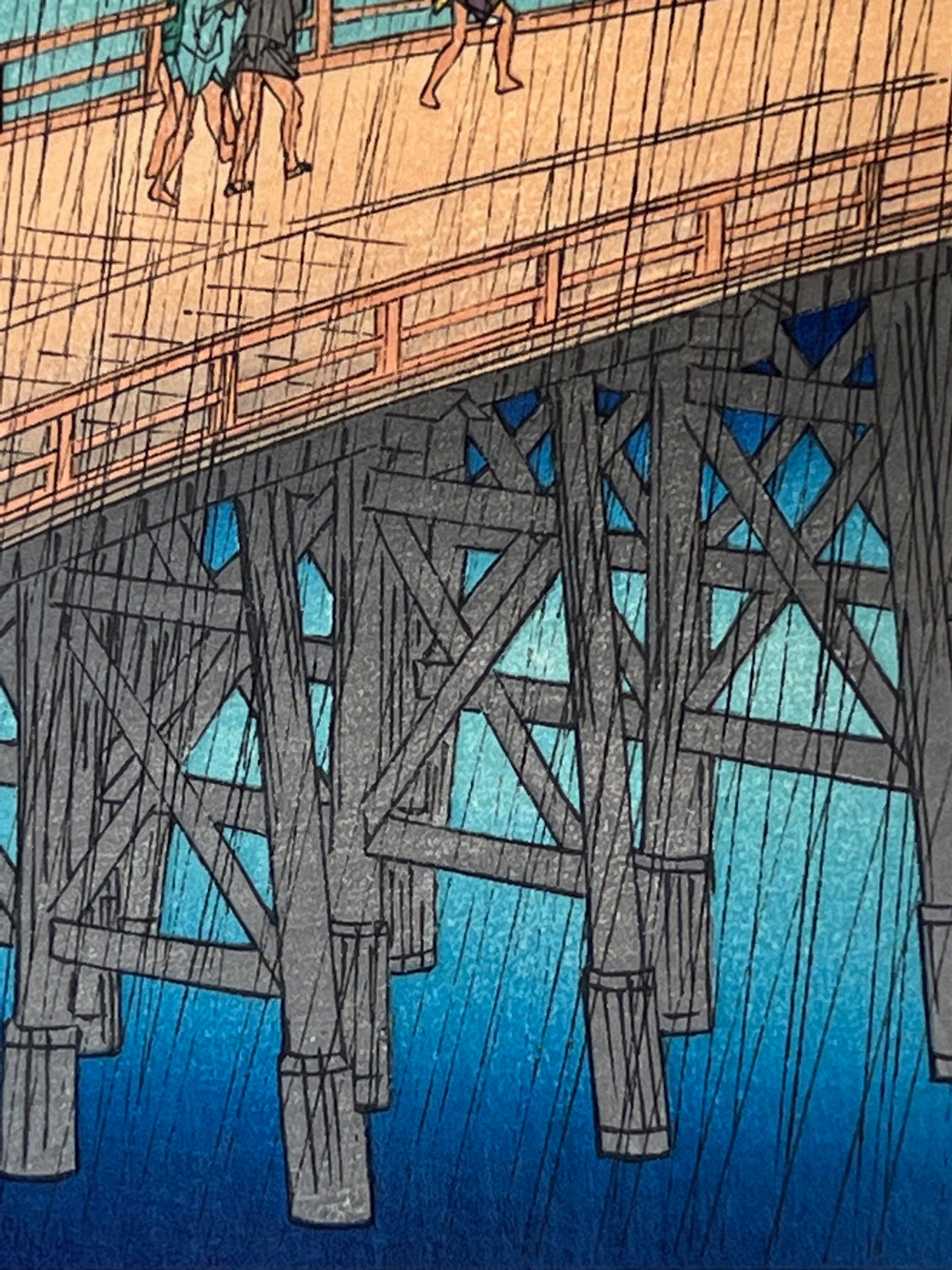 Estampe Japonaise d’Utagawa Hiroshige représentant une averse sur le pont Ōhashi et la rivière Sumida, célèbre pour la copie de Van Gogh, détail du pont
