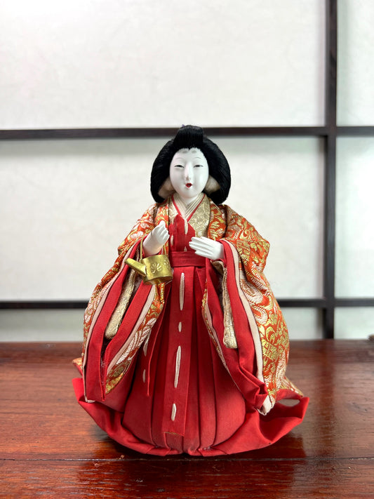 Poupée Japonaise Traditionnelle Hina Matsuri | Dame de la cour et son pot à eau