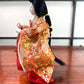 Poupée Japonaise Traditionnelle Hina Matsuri | Dame de la cour et son pot à eau coté gauche