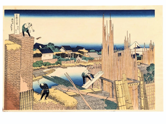 Estampe japonaise de Hokusai montrant une scierie à Honjo avec le Mont Fuji en arrière-plan.
