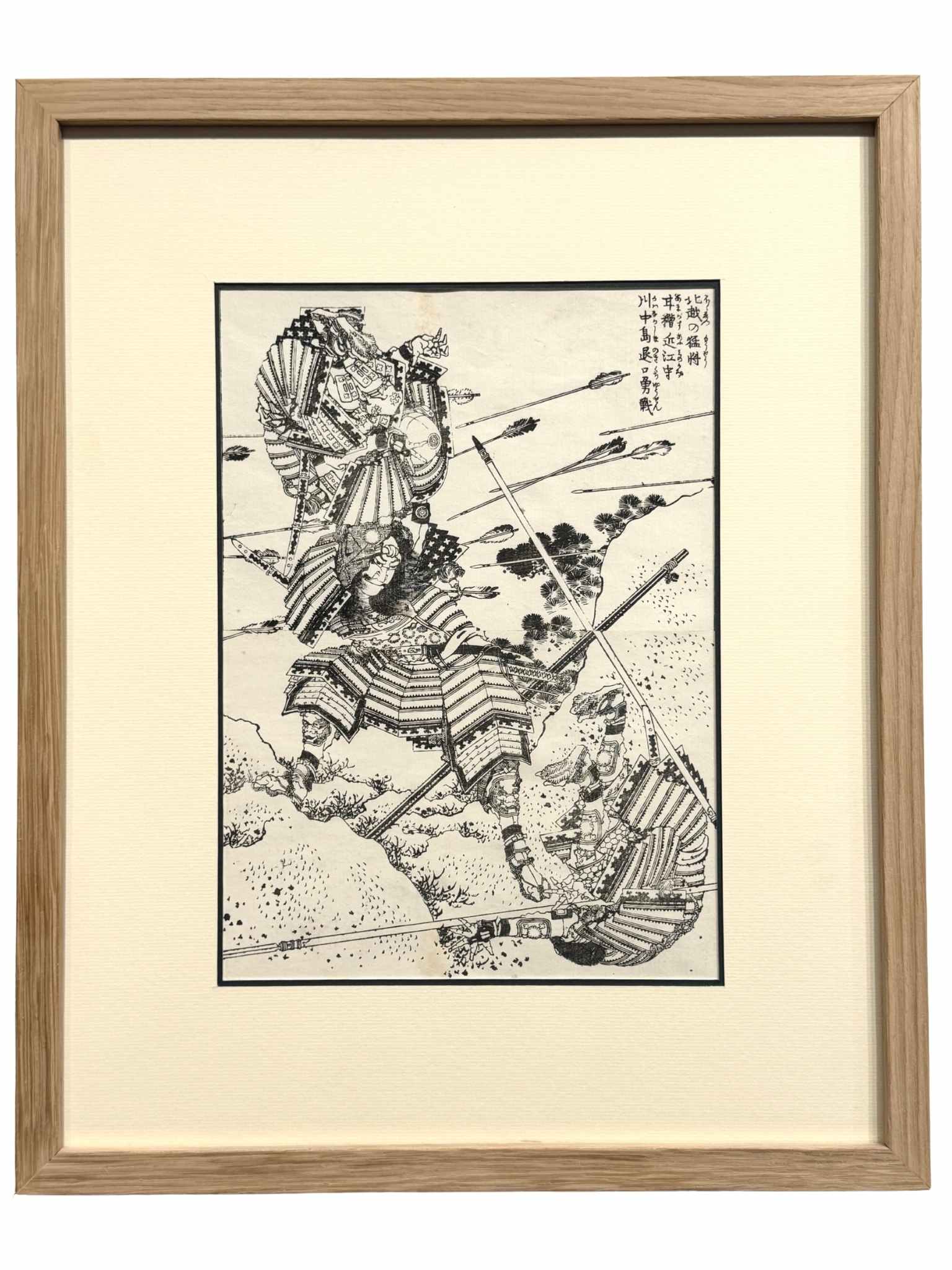 Estampe Japonaise encadrée de Hokusai représentant le samouraï Kitajо̄ Takahiro combattant sous une volée de flèches, avec cadre en chêne
